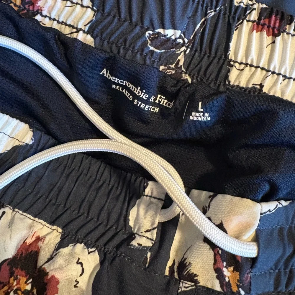 Abercrombie & Fitch Floral Swim Trunks Size Large Relaxed‎ Stretch (0542)
